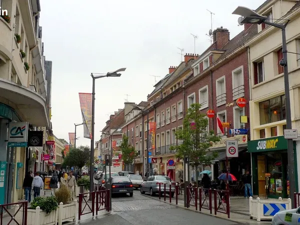 À LOUER - LOCAL COMMERCIAL 130 m² - EMPLACEMENT N° 1 À BEAUVAIS