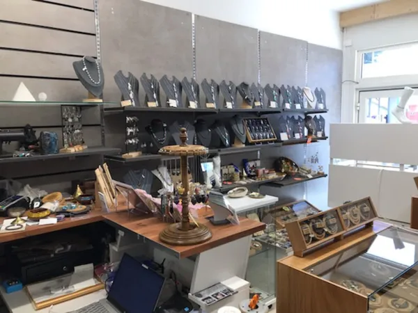 MAGASIN DEDIE A LA LYTHOTHERAPIE ET AU BIEN ETRE