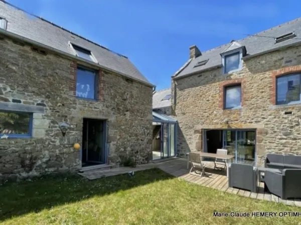 St Lunaire maison en pierre. Potentiel de 177m² sur jardin de 780m². 4 chambres et un bureau + annex