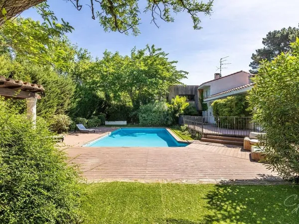 Villa 6 pièces 180 m²