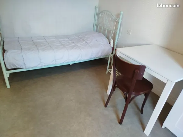 Loué chambre meublée