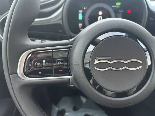 Fiat 500 c e 118 ch — photo 43