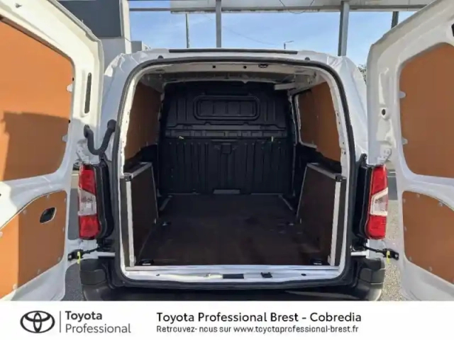 Toyota Proace city medium 100 d-4d start mc24 — photo 10