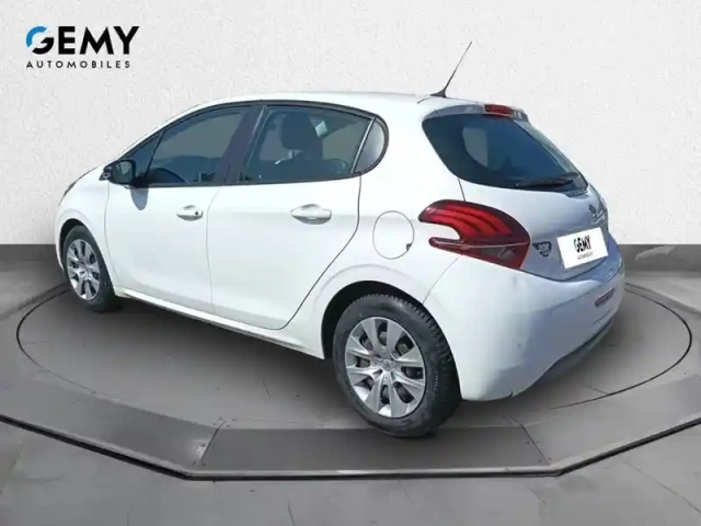 Peugeot 208 puretech 68ch bvm5 — photo 7