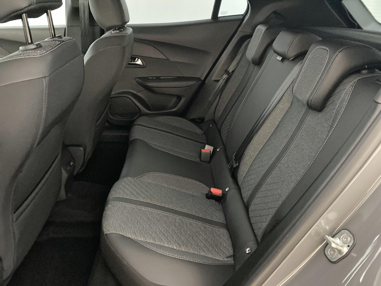 Peugeot 2008 hybrid 145 ch e-dcs6 allure — photo 10