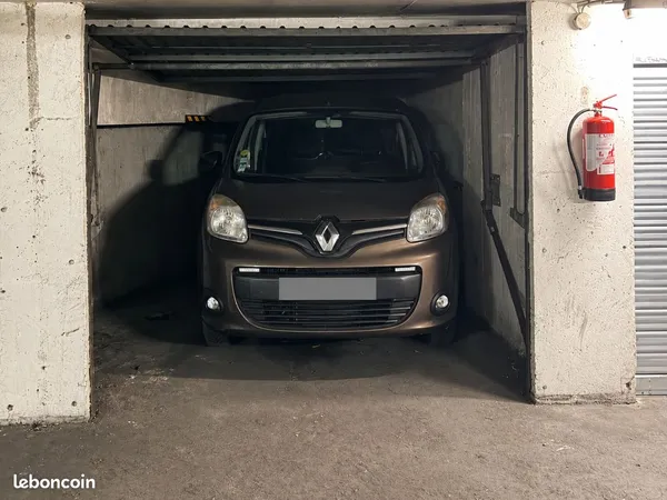 Parking / box fermé - Poissonnière / Gare du Nord - pré-équipé Zeplug