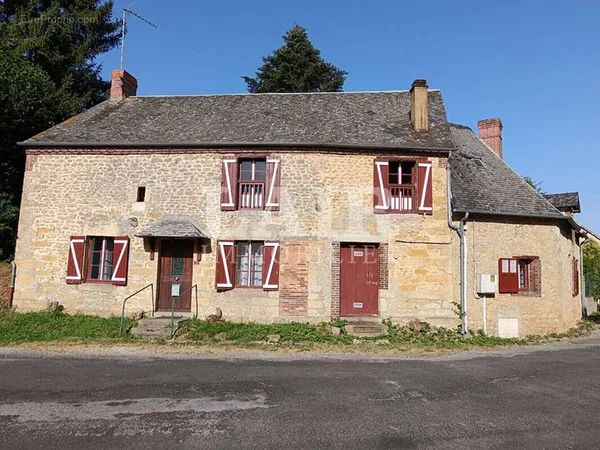Maison au coeur d'un bourg tout commerce - ref. L15487