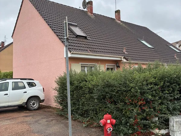 Maison familiale 3 chambres avec garage, sous-sol et terrass