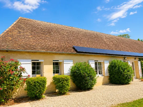 Longère périgourdine de caractère avec piscine et gîte aux portes de Bergerac