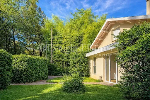 Maison 7 pièces 235 m²