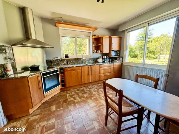 SARZEAU - Maison familiale avec grand terrain arboré