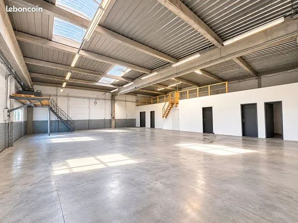Local 451 m² ROANNE