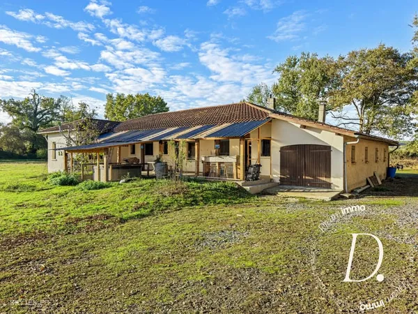 MAISON DE PLAIN-PIED, 4 CHAMBRES, SUR PRÈS DE 1,8 HECTARE