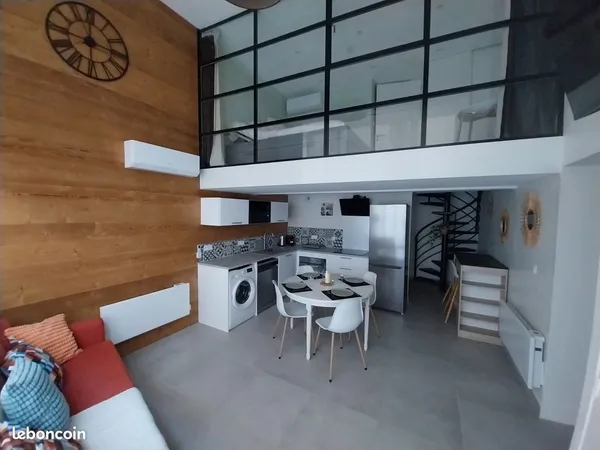 Appartement meublé duplex - 3 Pièces - entièrement rénové Quartier Berriat Europole