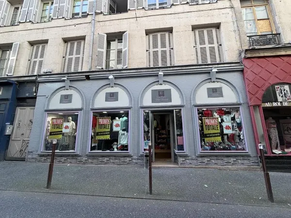 Local 5 pièces 143 m²