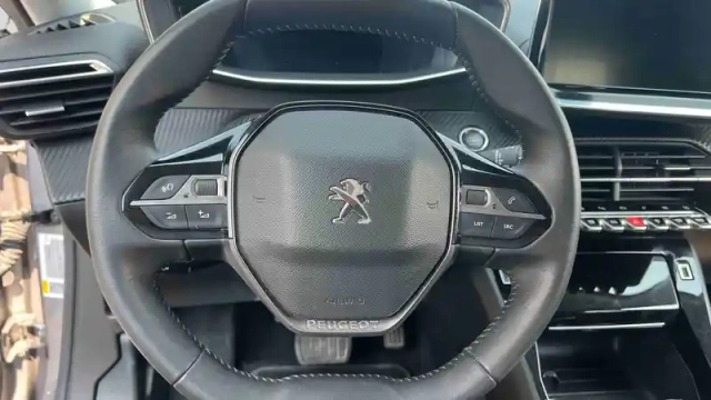 Peugeot 2008 moteur électrique 136 ch — photo 13