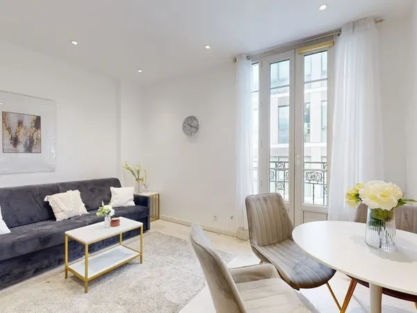 T2 meublé 46 m² de standing, 5e étage avec ascenseur