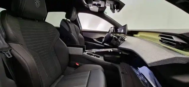 Peugeot 3008 plug-in hybrid 225 e-dcs7 — photo 21