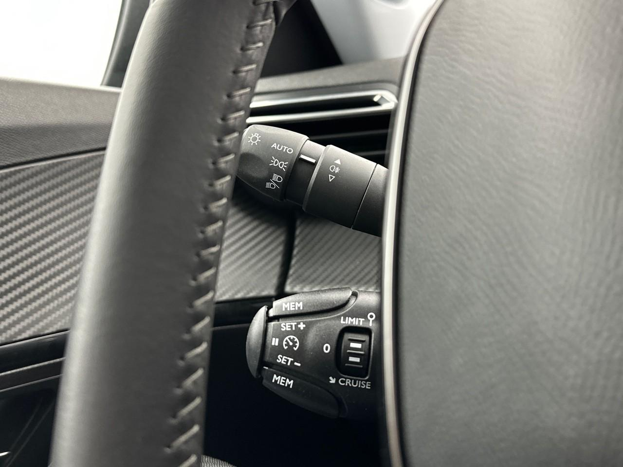 Peugeot 2008 puretech 100 s&s bvm6 allure — photo 19