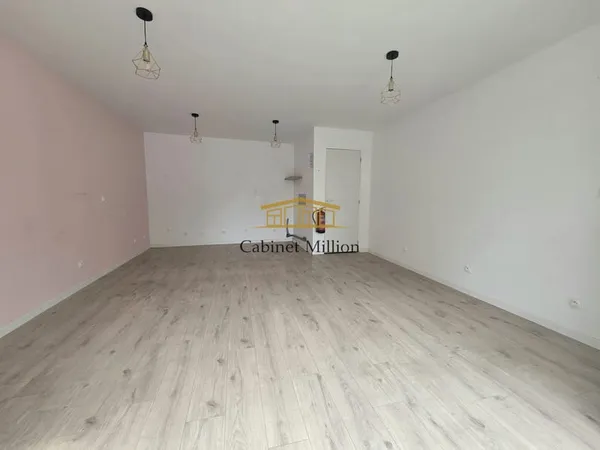 LOCAL COMMERCIAL / PROFESSIONNEL