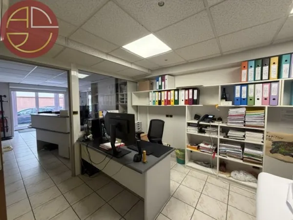 Local commercial 210 m²