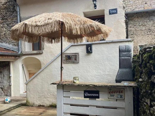Charmante maison en pierre rénovée et meublée avec terrasse