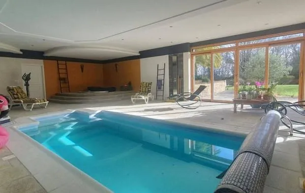Maison 10 pièces 320 m²