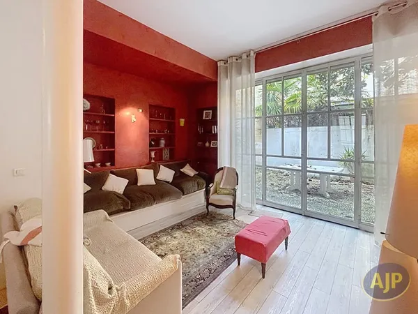 Appartement atypique avec terrasse