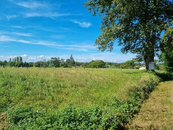 Terrain constructible 681 m²