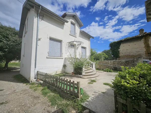 À VENDRE Charmante Villa T4 de 122 m2 avec sous-sol complet et terrain arboré de 665 m2 !