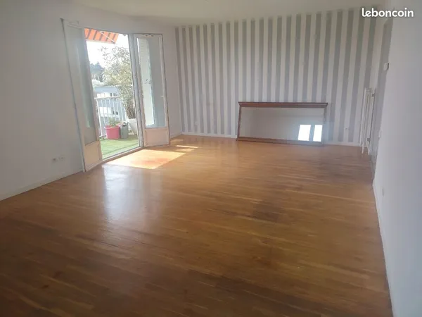 Location T3 81m2 Venissieux centre