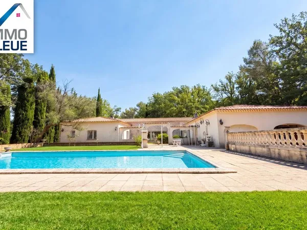 Villa 7 pièces 252 m²