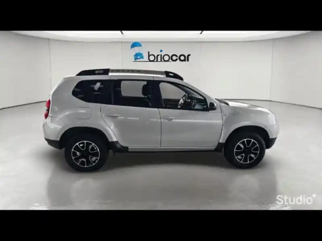 Dacia Duster 1.5 dci 110ch black touch 4x2 + attelage — photo 6