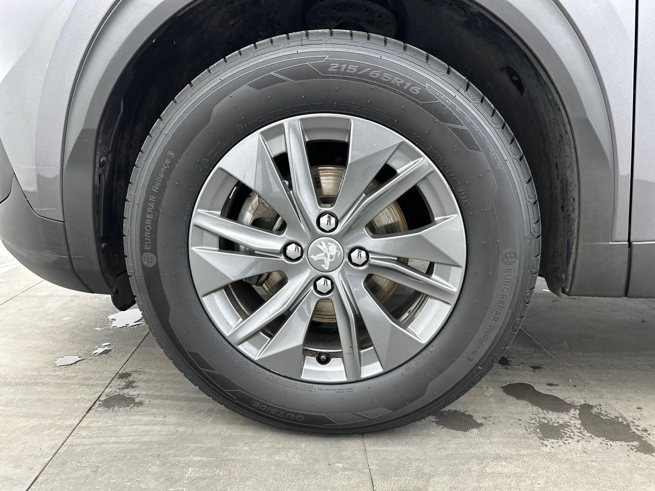 Peugeot 2008 puretech 130 s&s eat8 style — photo 14