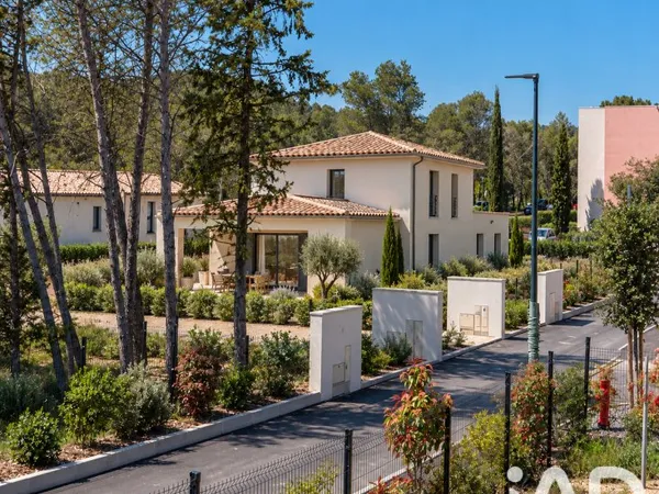 Terrain 300 m²