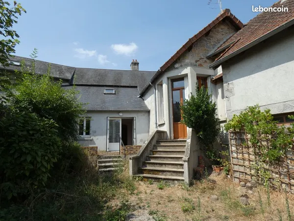 Deux jolies maisons de bourg spacieuses, grange attenante, cour, jardin