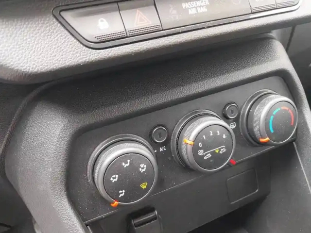 Dacia Sandero eco-g 100 — photo 10