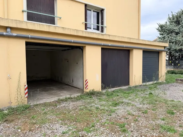 MYRTILLE : notre garage Bd la Martille