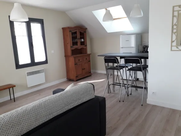 Loue appartement meublé 50m² - centre-ville - proximité de la gare de Verneuil- 30min St Lazare- bai