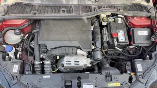 Peugeot 208 1.2 Puretech 100 - Allure – 2022 – 26185 km – Essence – Boîte Manuelle — photo 26