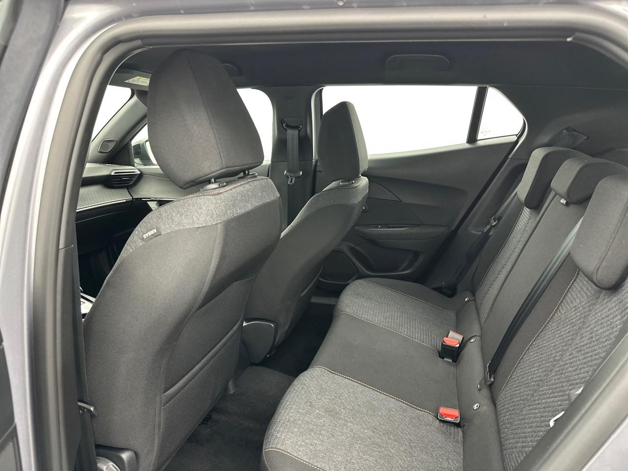 Peugeot 2008 hybrid 145 e-dcs6 style — photo 11