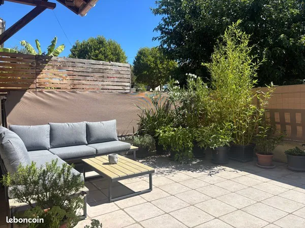 Esprit maison avec entrée indépendante, terrasse et stationnement privatif - 111 m² - 3 chambres