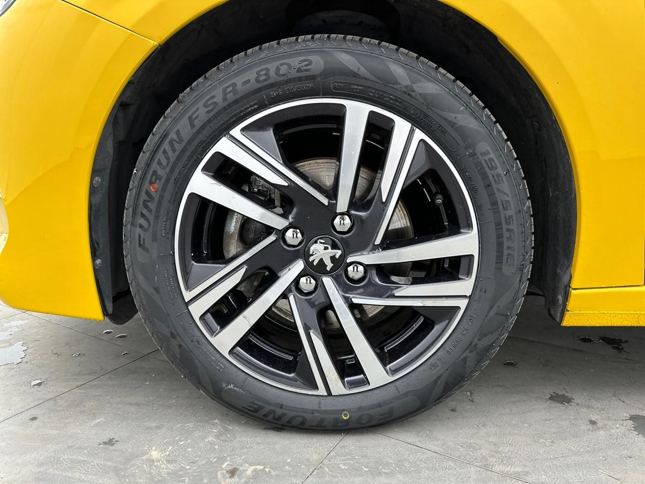 Peugeot 208 puretech 100 s&s bvm6 allure — photo 16