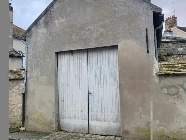 Parking_grange plus jardinet