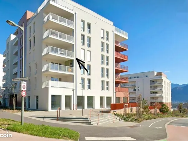 Appartement T4 de 82,69 m² non meublé - Résidence récente