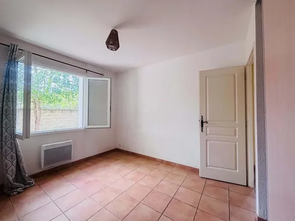 MAISON DE PLAIN-PIED - QUARTIER CALME ET RÉSIDENTIEL