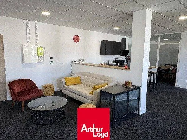 Bureau 114 m²