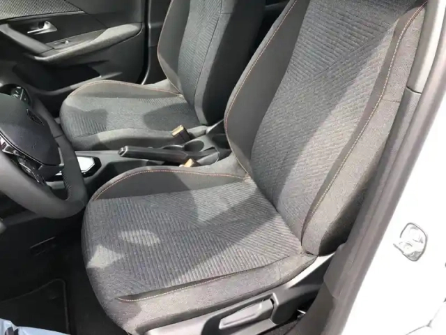 Peugeot 2008 hybrid 110 e-dcs6 — photo 31