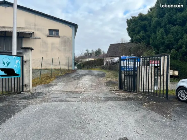 Entrepôt local professionnel 300m2