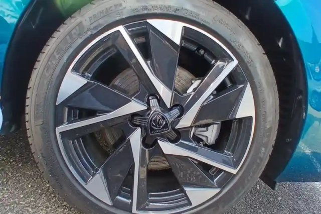Peugeot 308 hybrid 136 e-dcs6 — photo 14